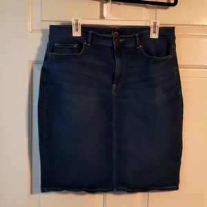 Lee Denim Skirt Size: 14